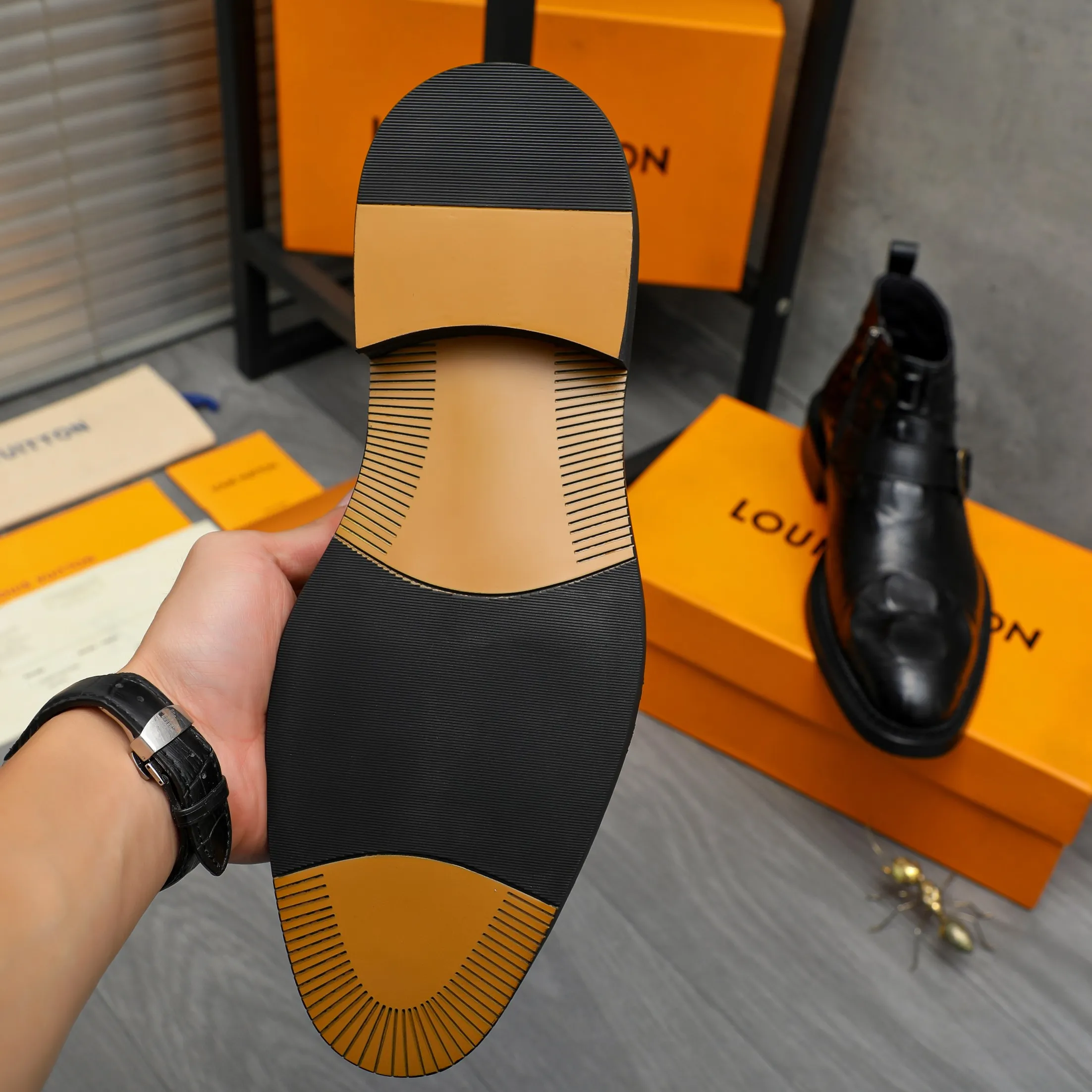 Men's shoes 💰p620 Product trademark: LV "Louis Vuitton" high-top business leather shoes Regular size: 37-46 (37.46 custom-made, non-returnable) Product materials: Selected crocodile pattern cowhide upper, pigskin lining, rubber outsole